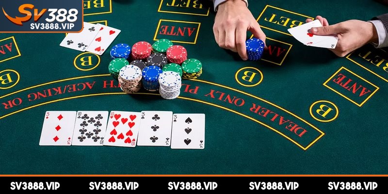Poker là trò chơi bài đòi hỏi sự kết hợp giữa chiến thuật cùng may mắn